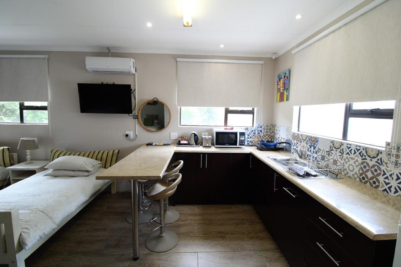 Cove View B&B อีสต์ลอนดอน ภายนอก รูปภาพ