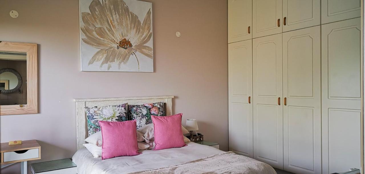 Cove View B&B อีสต์ลอนดอน ภายนอก รูปภาพ